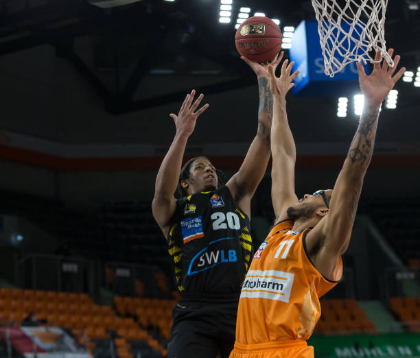 交媒体上刷 交媒体上刷