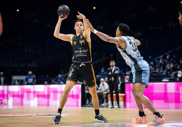 他强调技术 他强调技术